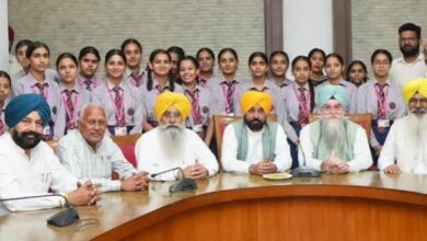 Photo of पंजाब विधानसभा पहुंचे विद्यार्थी, CM भगवंत मान ने बड़े सपने देखने के लिए किया प्रेरित