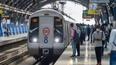 Photo of दिल्ली मेट्रो में सरकार विरोधी पोस्टरों से हड़कंप, FIR दर्ज, जांच में जुटी स्पेशल सेल