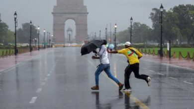 Photo of दिल्ली-NCR में तड़के सुबह से बूंदाबांदी ने बदला मौसम का मिजाज, चक्रवात अर्नब का असर