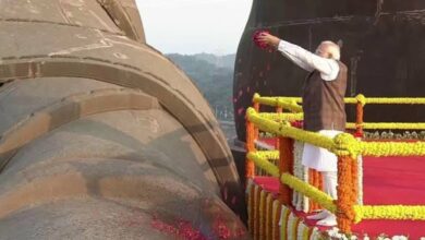 Photo of PM मोदी ने ‘स्टैच्यू ऑफ यूनिटी’ पर अर्पित की पुष्पांजलि, राष्ट्रीय एकता दिवस पर सरदार पटेल को किया नमन
