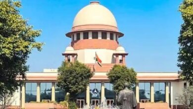 Photo of SC कोर्ट सख्त, बैरिकेडिंग हटाने और मेट्रो सामान्य चलाने का आदेश, सरकार को अवमानना नोटिस