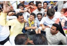 Photo of वोट चोरी के खिलाफ AAP का प्रदर्शन जारी, संजय सिंह और सौरभ भारद्वाज हिरासत में, ज्ञानेश कुमार के इस्तीफे की मांग