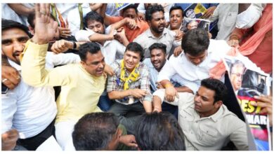 Photo of वोट चोरी के खिलाफ AAP का प्रदर्शन जारी, संजय सिंह और सौरभ भारद्वाज हिरासत में, ज्ञानेश कुमार के इस्तीफे की मांग