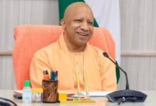 Photo of अयोध्या में राम मंदिर परिसर में मिली 65 वर्षीय बेसहारा महिला, हेल्पलाइन की मदद से परिवार से मिलीं