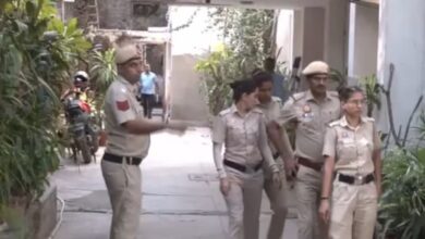 Photo of CJP की तिरंगा यात्रा से पहले दिल्ली पुलिस की कार्रवाई, अभिजीत दीपके के ठिकाने पर पहुंची टीम