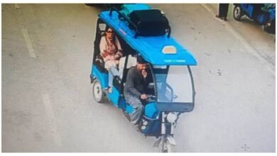 Photo of शिवा की मौत के बाद फरार श्रद्धा दुबे नेपाल में दिखी, ई-रिक्शा में घूमते CCTV फुटेज आया सामने
