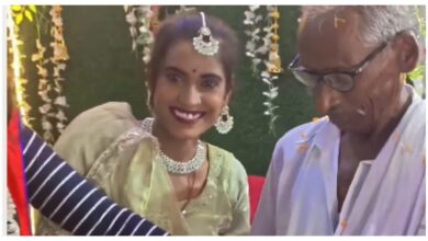 Photo of 75 साल के रामसुगर को 30 साल की रानी से हुआ प्यार, सगाई के बाद शादी की तैयारी