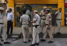 Photo of Noida में एक दर्जन के करीब स्कूलों को बम से उड़ाने की धमकी, जांच में जुटी पुलिस